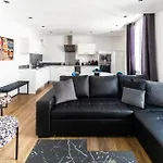 Gilbert - Design Centre アパート
